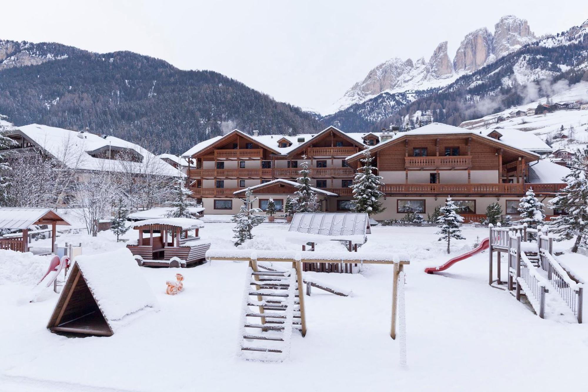 Hotel Sella Ronda Serenella Campitello di Fassa Exteriér fotografie