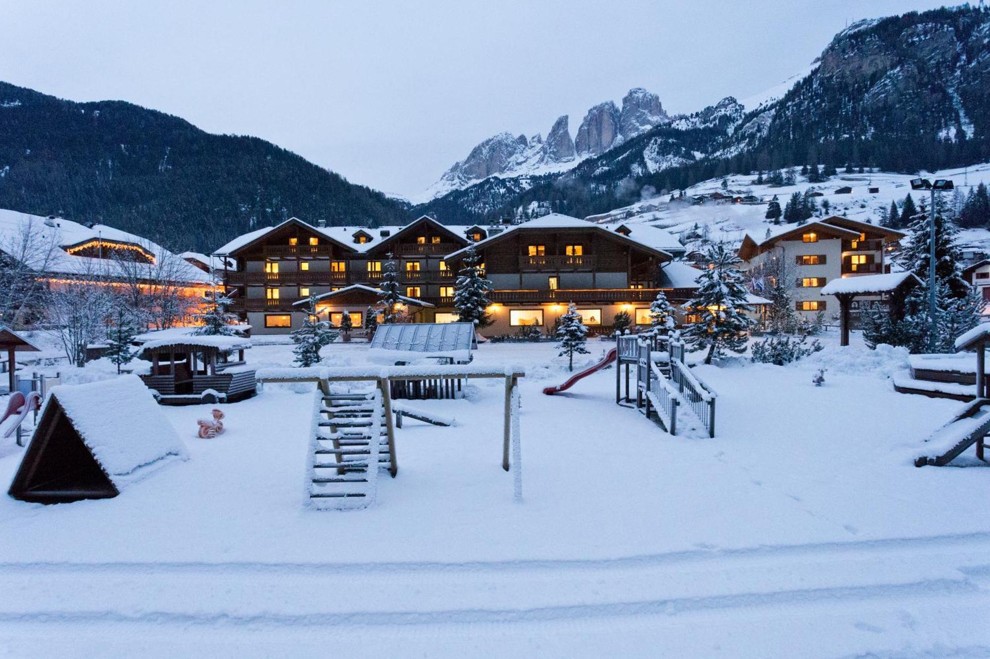 Hotel Sella Ronda Serenella Campitello di Fassa Exteriér fotografie
