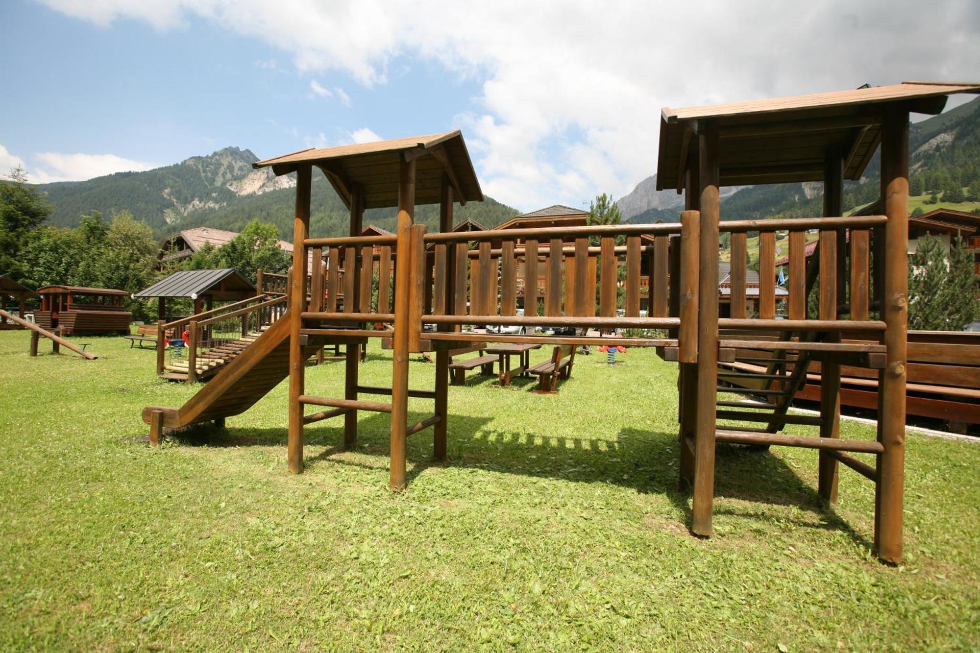 Hotel Sella Ronda Serenella Campitello di Fassa Exteriér fotografie